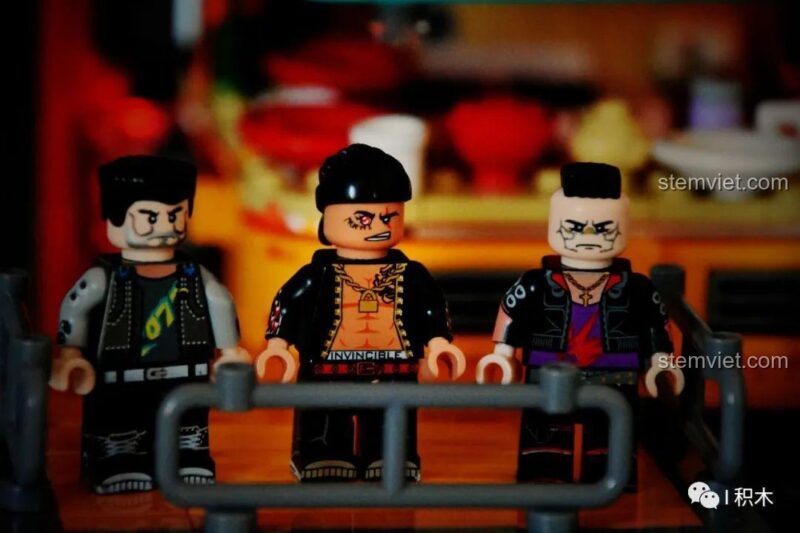 Nhóm minifigures phong cách Cyberpunk trong bộ lắp ráp Quán Cà Phê Góc Phố Cyberpunk 001, đồ chơi mô hình BrickCool 1, giá trị cao.