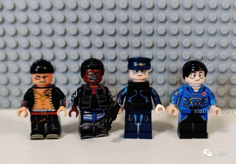 Bốn minifigure của bộ lắp ghép BrickCool KS004 Cửa hàng thuốc góc phố Cyberpunk, bộ xếp hình Góc phố tương lai.