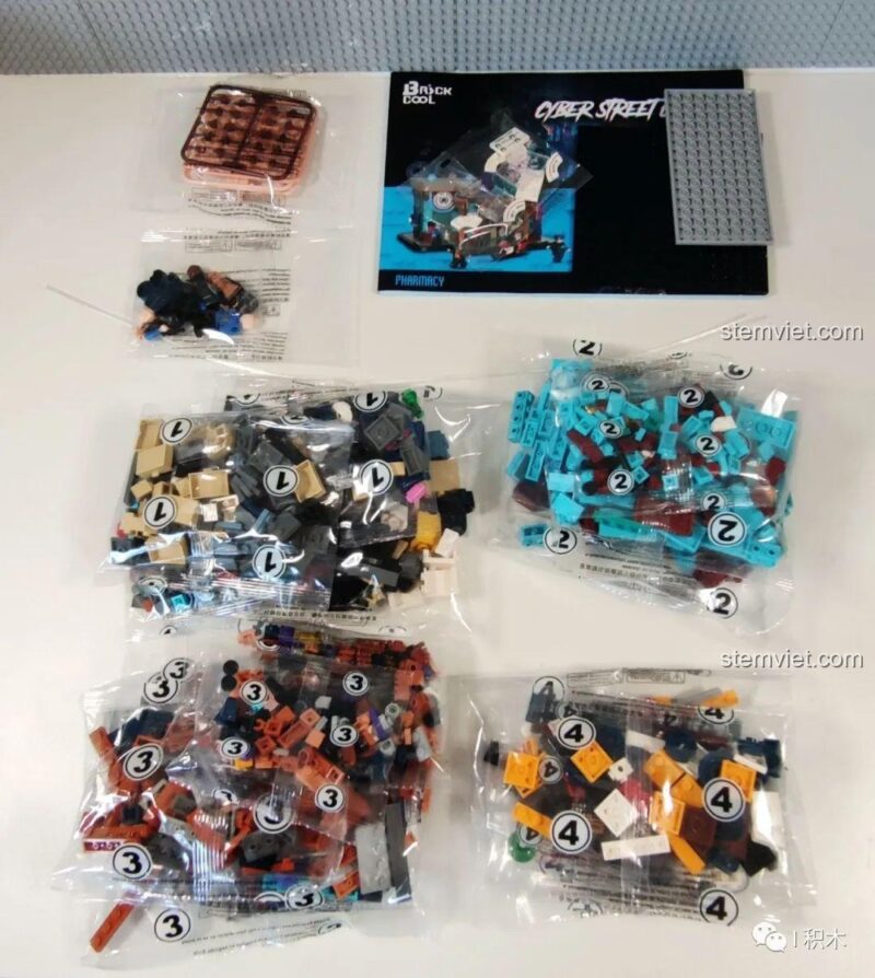 Các túi mảnh ghép của bộ lắp ghép BrickCool KS004 Cửa hàng thuốc góc phố Cyberpunk, đồ chơi xây dựng Cửa hàng thuốc góc phố Cyberpunk.