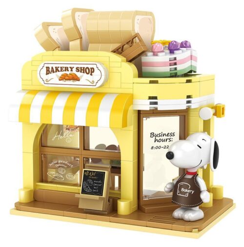 Mô hình bộ lắp ghép Tiệm bánh của Snoopy S012 với nhân vật Snoopy đứng phía trước, phù hợp cho bé gái 6 tuổi.