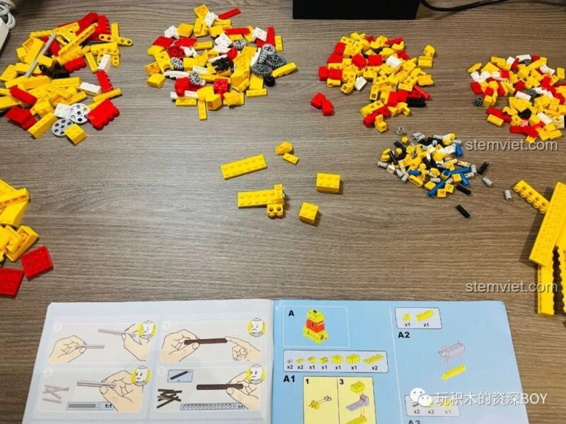 Hộp sản phẩm CaDA C51037 Mèo Thần Tài Lucky Cat, bộ đồ chơi lắp ráp 525 mảnh với tính năng thông minh, phù hợp cho trẻ 6 tuổi trở lên, ảnh review người dùng chụp.