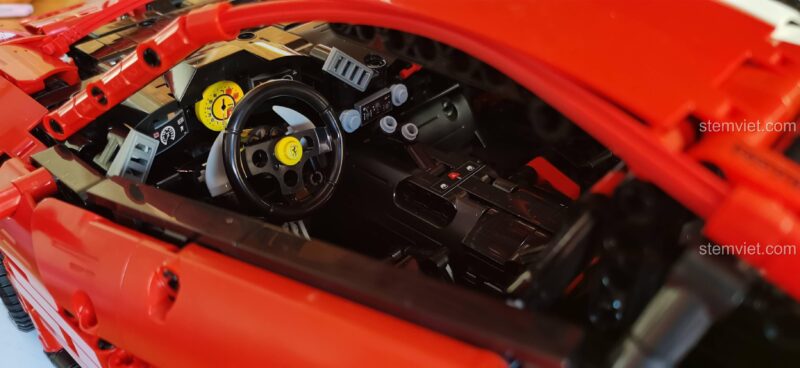 Đồ chơi mô hình Siêu xe Ferrari 488 CaDA C61043, ảnh review nội thất, tỉ mỉ từng chi tiết, giúp bé sáng tạo.