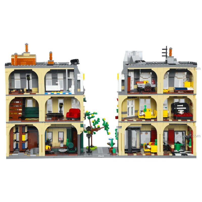 Nội thất chi tiết bên trong của đồ chơi xây dựng Góc phố Paris lãng mạn, với các tầng được tách rời để quan sát.
