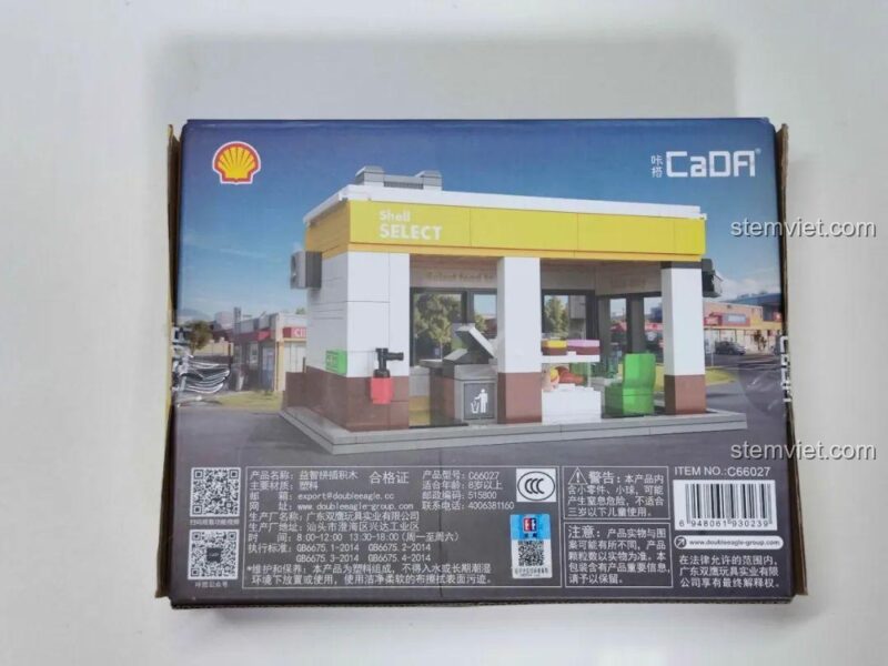 Ảnh chụp hộp sản phẩm bộ lắp ráp Cửa hàng tiện lợi Shell CaDA C66027, một món quà giá tốt cho bé trai và bé gái.