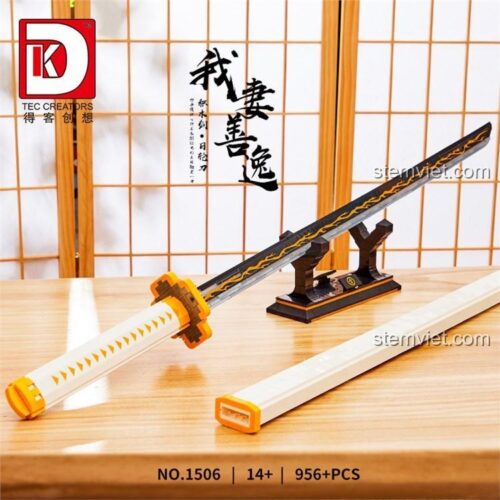 Mô hình kiếm của Zenitsu DK 1506 sau khi lắp ráp, kèm bao kiếm và giá đỡ. Một trong những bộ lắp ráp Nhật Luân Kiếm của Agatsuma Zenitsu đẹp nhất.