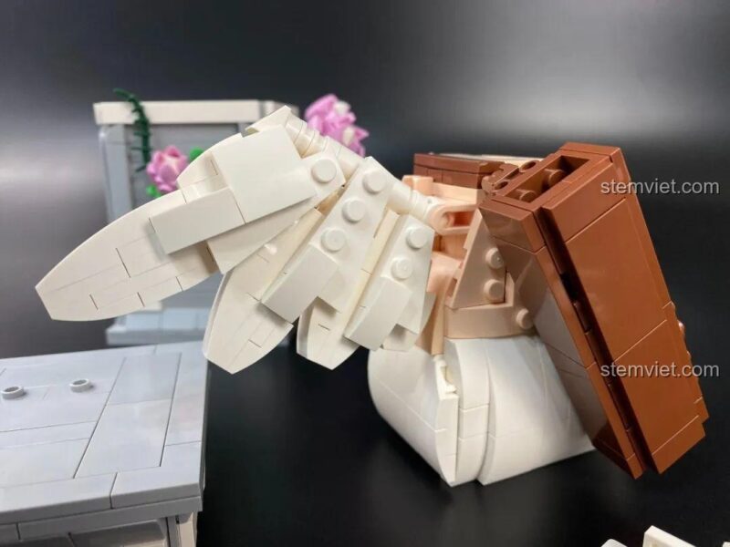 Mô hình Cupid 846681 DOKI đang cầm cung tên, tạo dáng chuẩn bị bắn mũi tên tình yêu.