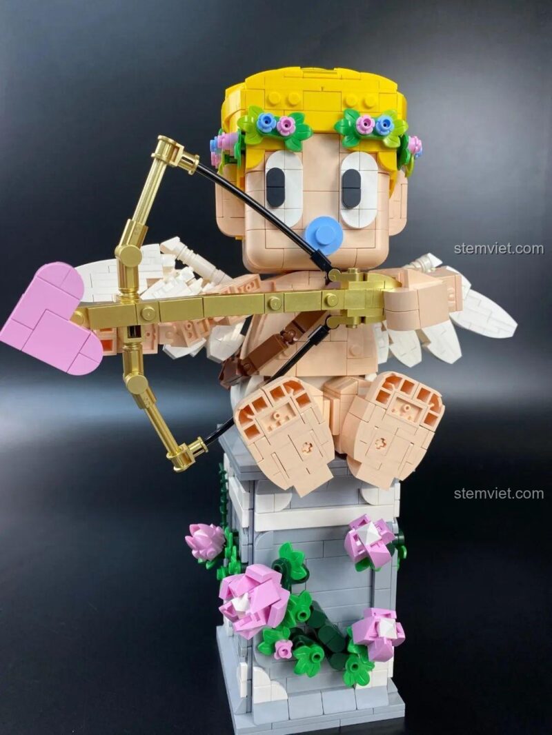 Tổng thể bộ lắp ghép Tượng Thần Tình Yêu Cupid Cheese Candy 846681, bao gồm mô hình và hộp sản phẩm.