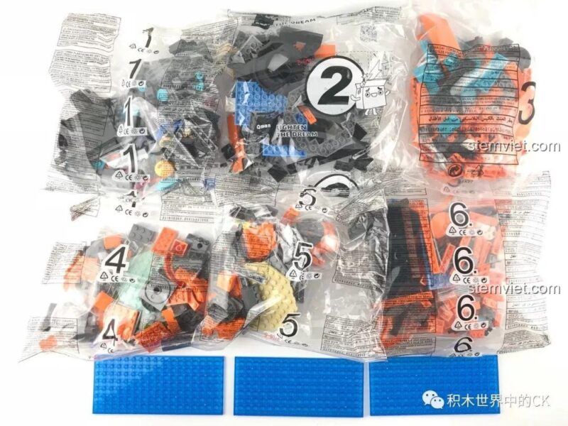 Các túi mảnh ghép của bộ lắp ghép Enlighten 3708 Trụ Sở Bạch Tuộc Octopod, được phân loại rõ ràng giúp quá trình lắp ráp dễ dàng hơn, đồ chơi lắp ráp giá tốt.
