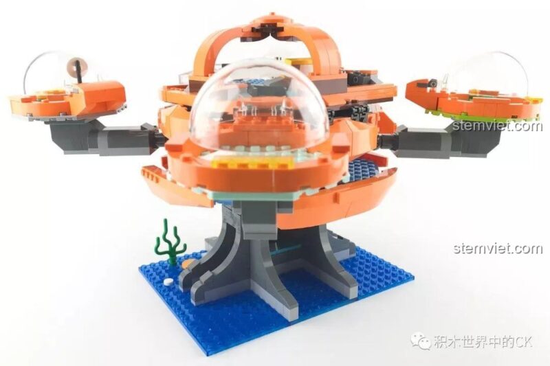 Góc nhìn khác của bộ xếp hình Căn Cứ Dưới Biển Octopod 708, thể hiện khả năng xoay 360 độ và các chi tiết độc đáo, đồ chơi lắp ráp chất lượng cao cho bé trai 6 tuổi.