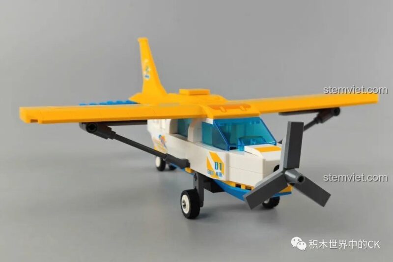 Mô hình máy bay tham quan Yakai GUDI 10501 hoàn thiện, bộ lắp ghép cho bé trai 6 tuổi, trải nghiệm lắp ráp thú vị.