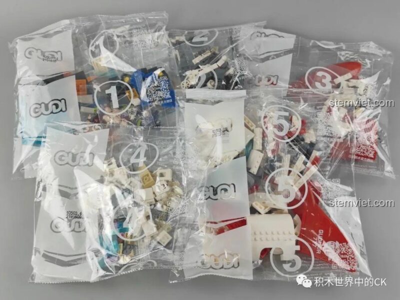Các túi chi tiết được đánh số của bộ lắp ghép Sân bay mini 10503.