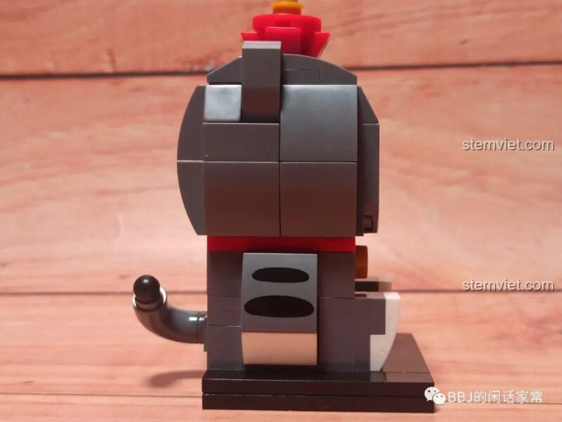 Mô hình Mèo Wuhuang GUDI 52051 nhìn từ bên còn lại, thiết kế BrickHeadz, đồ chơi xếp hình sáng tạo.