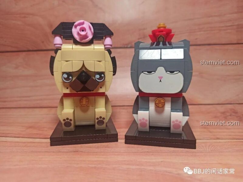 Hai mô hình GUDI 52054 Chó Pug Bazhahei Thần Cửa và Ngự Hoàng với biểu cảm khác nhau, đồ chơi mô hình Nhân vật Bazhahei Thần Cửa 52054.