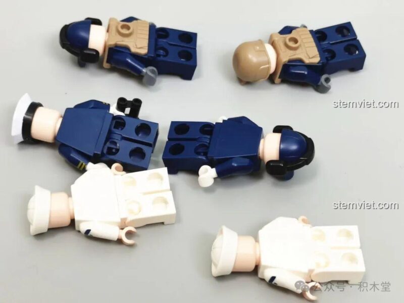 Sáu minifigures hải quân trong bộ xếp hình GUDI 8028, bao gồm thuyền trưởng, sĩ quan và thủy thủ.