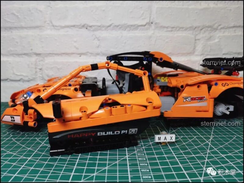Cơ chế cửa cánh bướm của Bộ lắp ghép Happy Build QC004, cho phép cửa mở lên một cách độc đáo và ấn tượng, tái hiện chân thực tính năng của siêu xe McLaren P1.