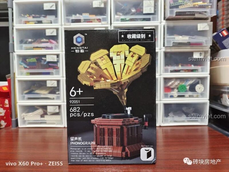Ảnh review thực tế hộp bộ xếp hình 92051 Máy hát đĩa than cổ điển, chất lượng tốt giá rẻ.