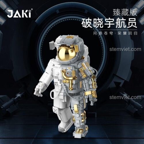 Ảnh bìa quảng cáo bộ lắp ráp Người du hành vũ trụ JAKI JK9116 bản sưu tầm, nổi bật với mũ phi hành gia mạ vàng bóng loáng và dòng chữ 'Phá Hiểu Vũ Trụ Viên'.