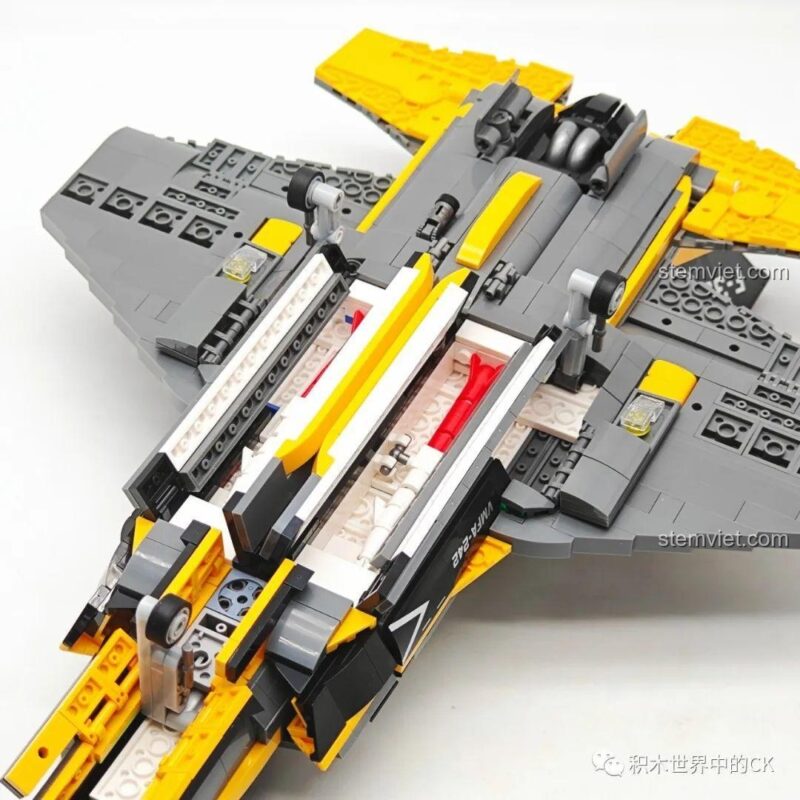 Cận cảnh khoang vũ khí mở của máy bay F-35B JIESTAR 58092.