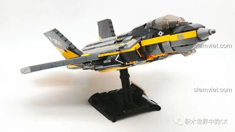 Mô hình F-35B JIESTAR 58092 đang ở chế độ bay ngang, nhìn từ bên hông.