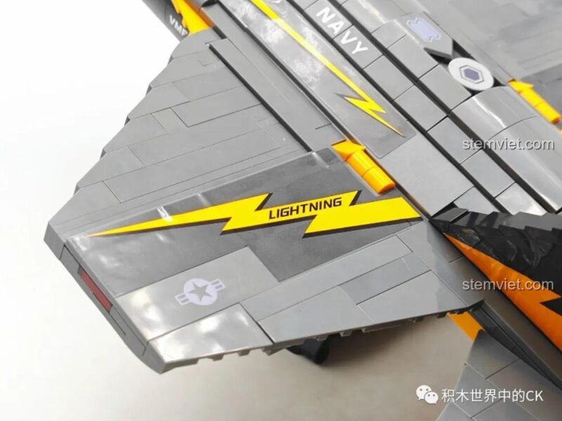 Decal tia chớp và ký hiệu trên cánh của mô hình F-35B JIESTAR 58092.