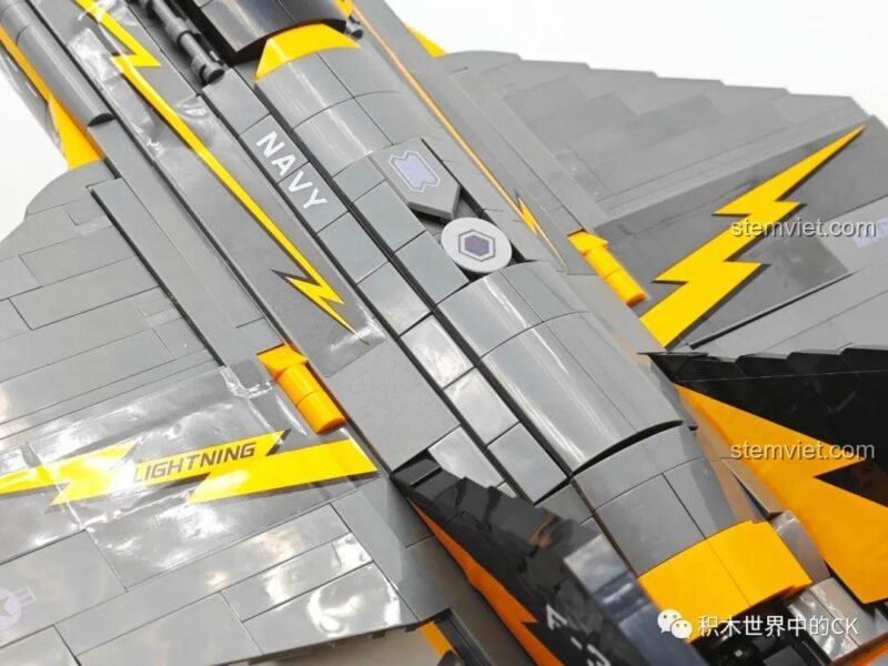 Các chi tiết decal và mảnh ghép trên thân máy bay JIESTAR 58092.