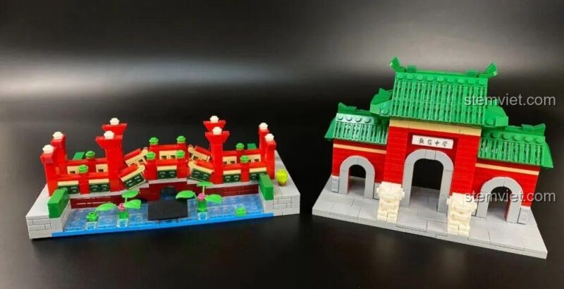 Bên trong hộp sản phẩm Jimuquanzi JMQZ-101, bao gồm túi gạch, minifigure, sticker và thẻ tải bản vẽ.