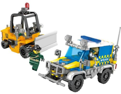 Bộ lắp ghép KAZI 67271 Cảnh Sát Thành Phố: Truy Đuổi Kẻ Xấu với xe cảnh sát và xe ủi đất màu vàng, kèm 2 minifigures. Đồ chơi lắp ráp KAZI 67271 phù hợp bé trai 6 tuổi, giá tốt.