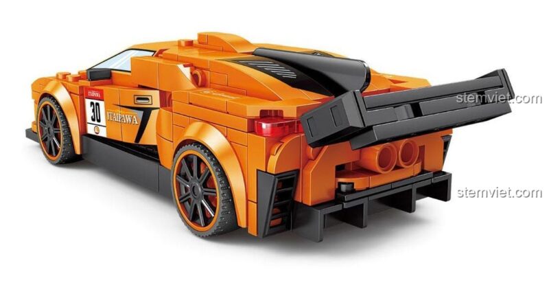 Mặt sau của đồ chơi mô hình KAZI 6118 Xe đua Lamborghini màu cam, nổi bật với cánh gió lớn và ống xả kép, giá tốt.