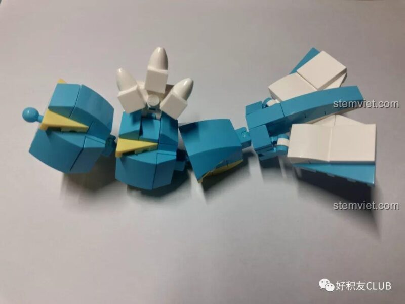 Các đốt thân linh hoạt của mô hình Rồng nước Gyarados B0110.