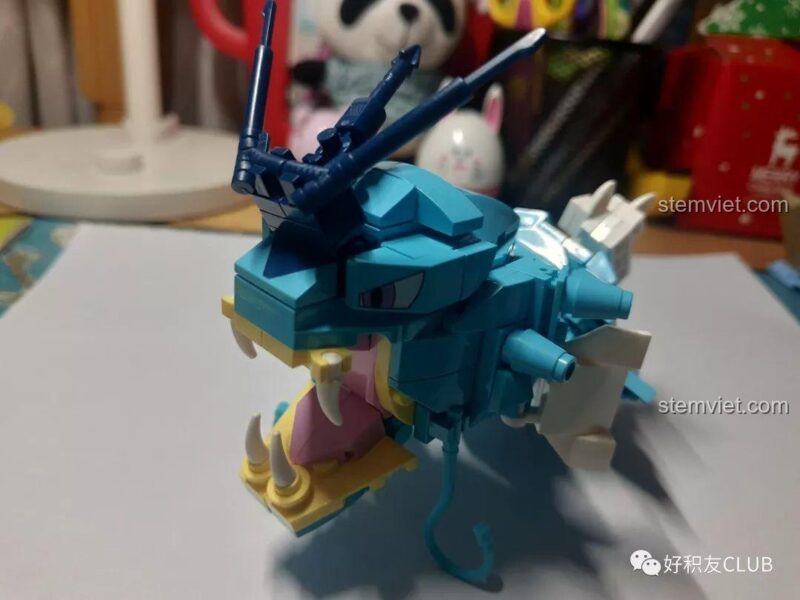 Chi tiết đầu của mô hình Gyarados B0110 với các khớp nối.