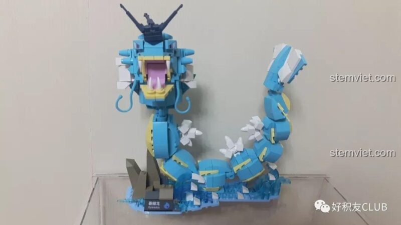 Mô hình Pokémon Gyarados Keeppley B0110 với tư thế tấn công.