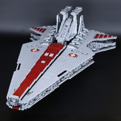 Mô hình lắp ráp Tàu Tuần Dương Tấn Công Lớp Venator KING 81067, một bộ xếp hình Star Wars chi tiết cao cho con trai 14 tuổi.