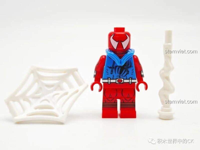 Mặt sau minifigure Peni Parker trong set đồ chơi Koruit KT1069, chi tiết trang phục học sinh.