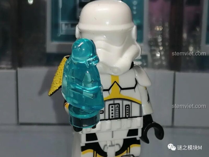 Minifigure Boba Fett sẵn sàng chiến đấu trong KORUIT XP-342 đồ chơi mô hình.