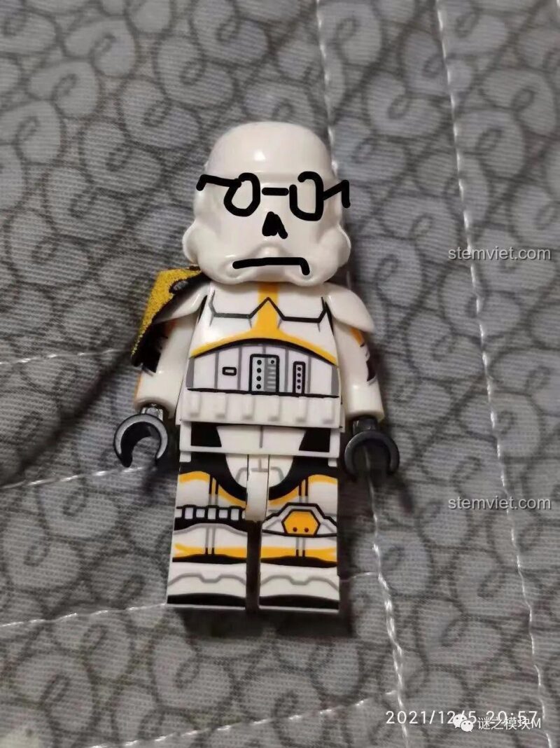 Minifigure Boba Fett với vũ khí trong Bộ minifigure Chiến tranh giữa các vì sao XP 342.