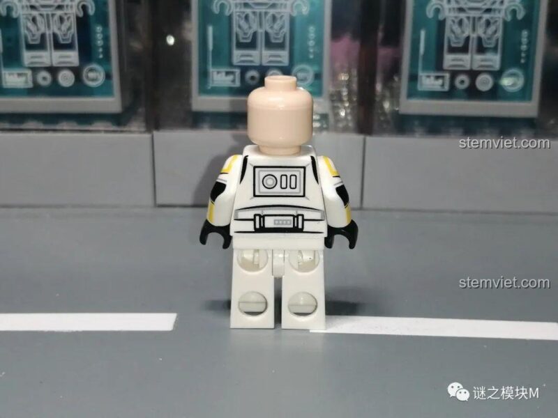 Mũ trùm đầu của minifigure Luke Skywalker trong XP-342 Bộ minifigure Chiến tranh giữa các vì sao.