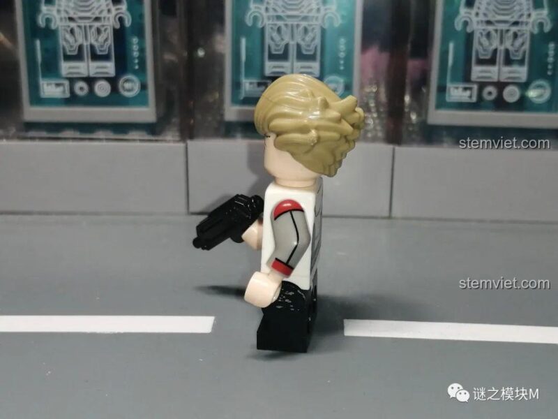 Lỗi in trên minifigure Omega của KORUIT XP342, cần kiểm tra chất lượng.
