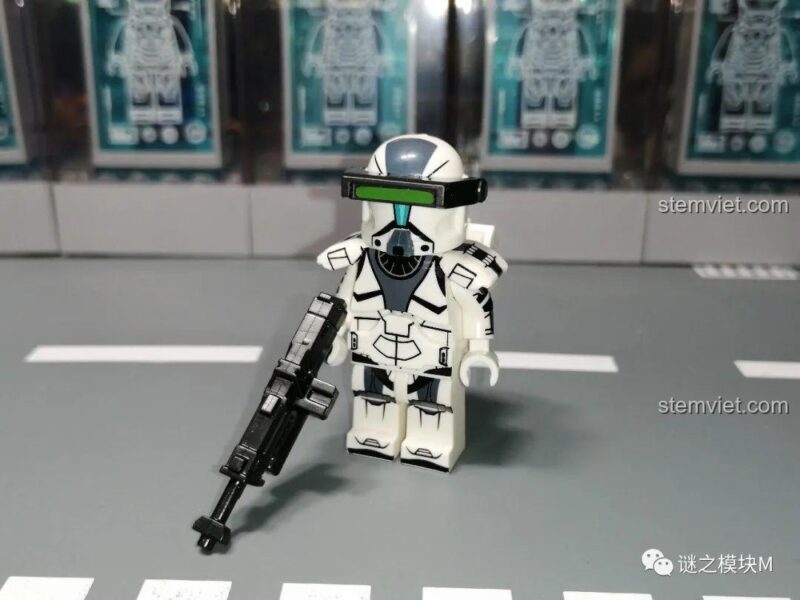 Ảnh review chi tiết minifigure Koruit XP-371 Lính Commando Đen, một trong những nhân vật Star Wars của bộ KT1048.