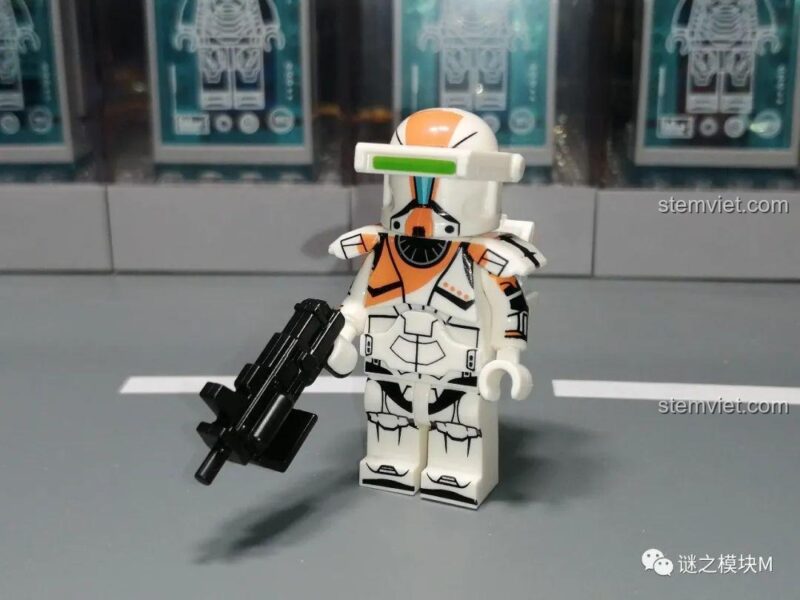 Minifigure RC-1138 'Boss' (XP-377) với giáp màu cam.