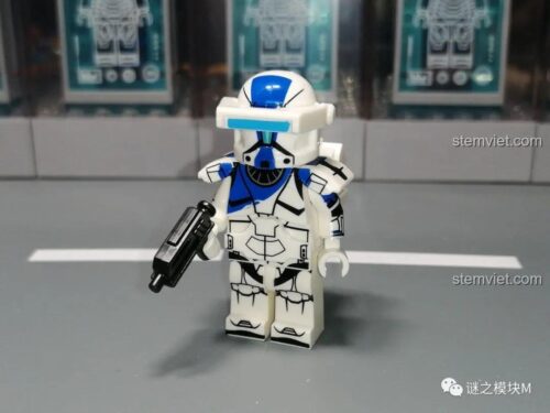 Ảnh review chi tiết minifigure Gregor (XP-375), một sản phẩm khác cùng bộ với Clone Commando Niner.
