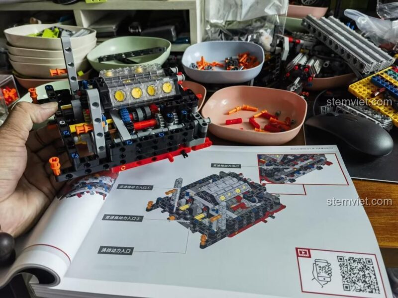 Hộp sản phẩm của bộ xếp hình 02 Siêu xe Ferrari SF90 XX Stradale, thể hiện thiết kế sang trọng và chuyên nghiệp.