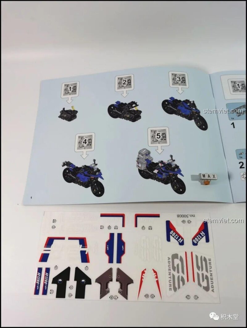 Sách hướng dẫn và bộ sticker chuyển nhiệt của bộ lắp ghép Leier 008 Mô tô tuần tra BMW R1200GS Rallye, chi tiết rõ ràng, dễ lắp ráp.