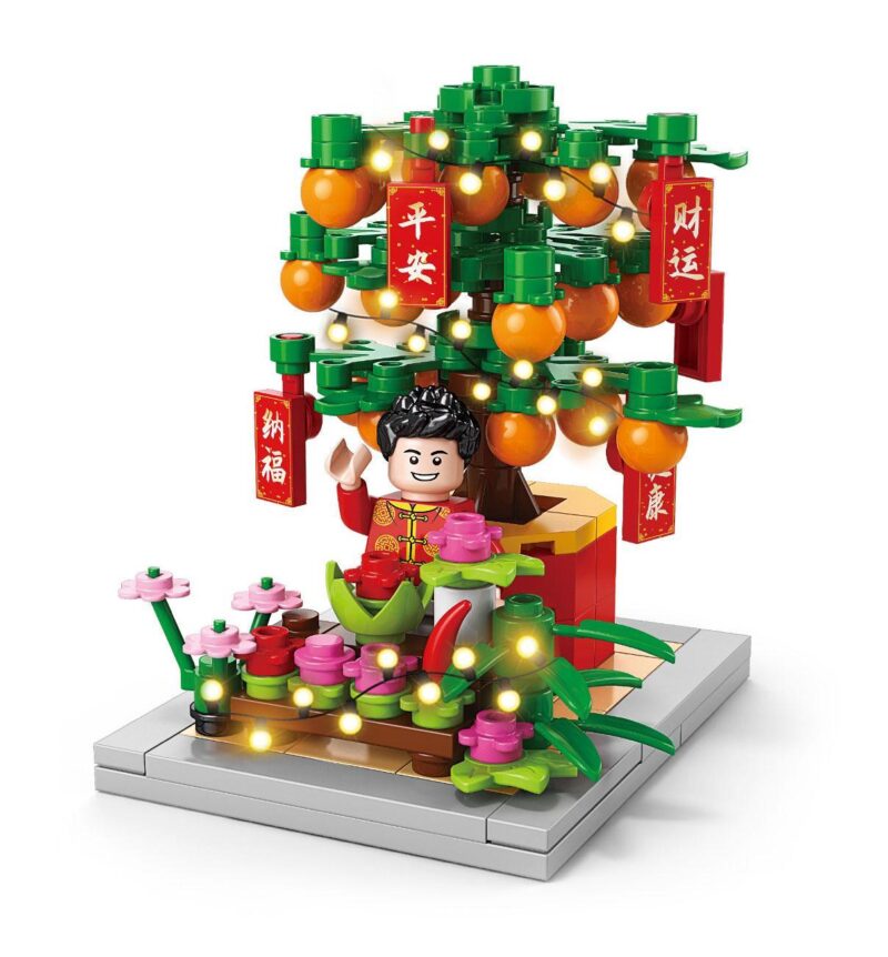 Bộ lắp ghép Cây Quất Đại Cát Đại Lợi LELE BROTHER 8937-5 với minifigure bé trai mặc áo dài Tết, có đèn LED lung linh, món đồ chơi mô hình giá tốt cho bé 6 tuổi.