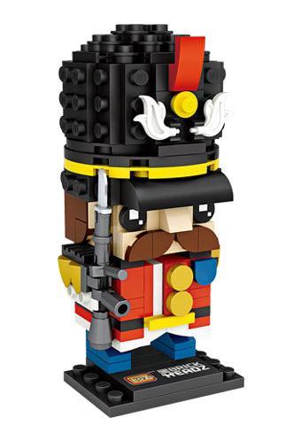 Mô hình lắp ghép LOZ 1461 Lính Gác Hoàng Gia Anh phong cách BrickHeadz cho bé trai 6 tuổi.