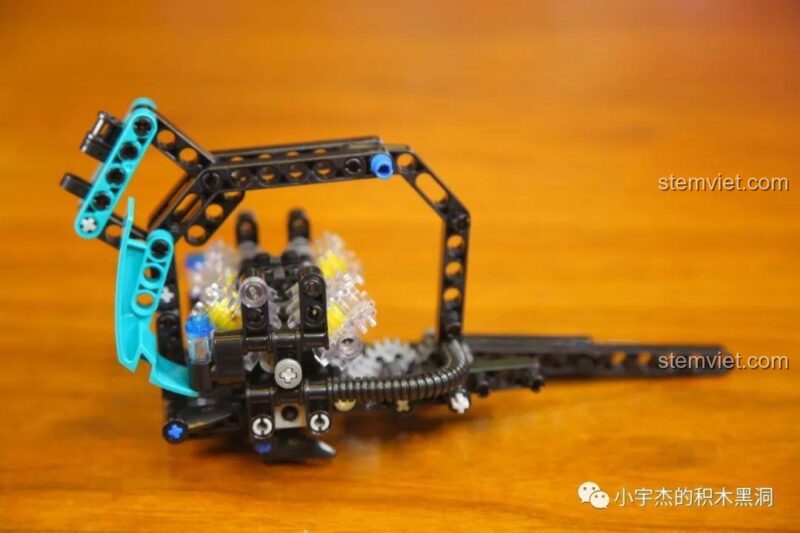 Khung xe và động cơ của Xe máy Cafe Racer Lucky Star đang dần hoàn thiện.