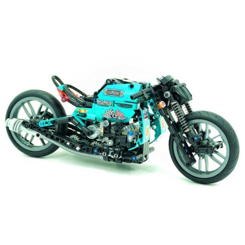 Ảnh chụp chi tiết mô hình lắp ráp xe máy Cafe Racer Lucky Star 50025 màu xanh lơ và đen, một món đồ chơi mô hình technic dành cho bé trai 8 tuổi.