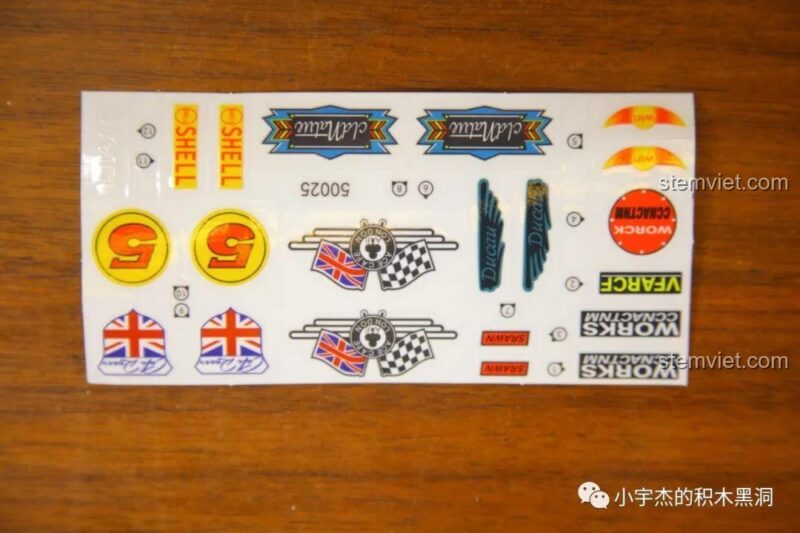Tấm sticker dán đi kèm bộ đồ chơi mô hình Lucky Star 50025 với các logo và họa tiết trang trí xe.