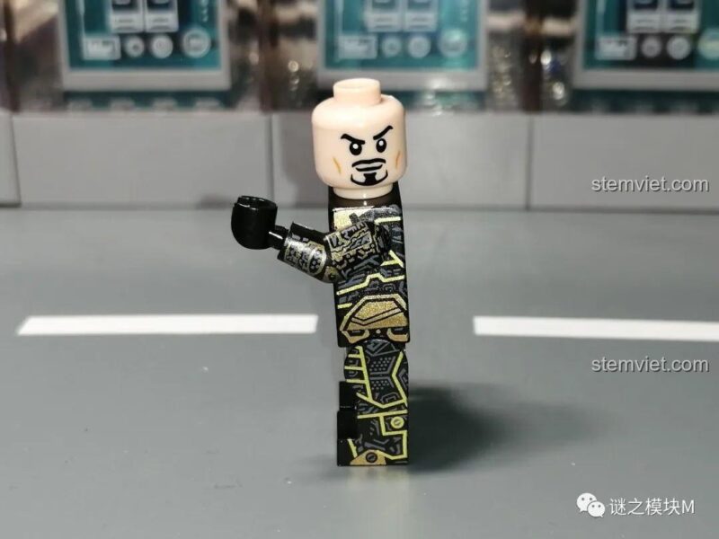 Minifigure Iron Man MK41 nhìn nghiêng, chi tiết in cánh tay của bộ đồ chơi lắp ráp LW Building Blocks 2038