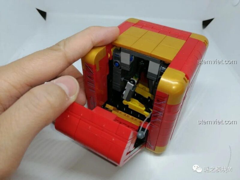 đồ chơi lắp ráp LW 2075 Hộp Bảo Dưỡng Người Sắt mặt sau