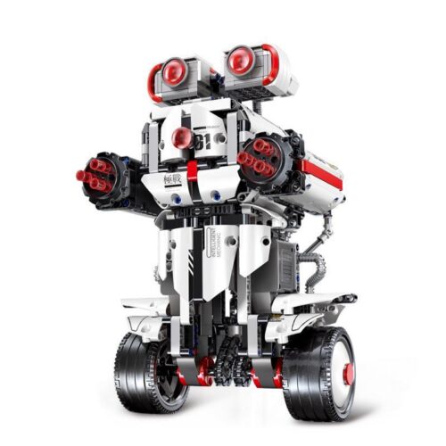 Ảnh chụp chính diện đồ chơi mô hình Robot Tự Cân Bằng Poise Mould King 13027, một robot giáo dục màu trắng đen dành cho con trai 8 tuổi.